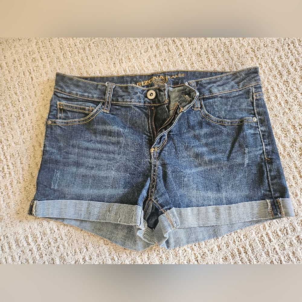 Juniors size 7 Arizona Jean Shorts Cuffed